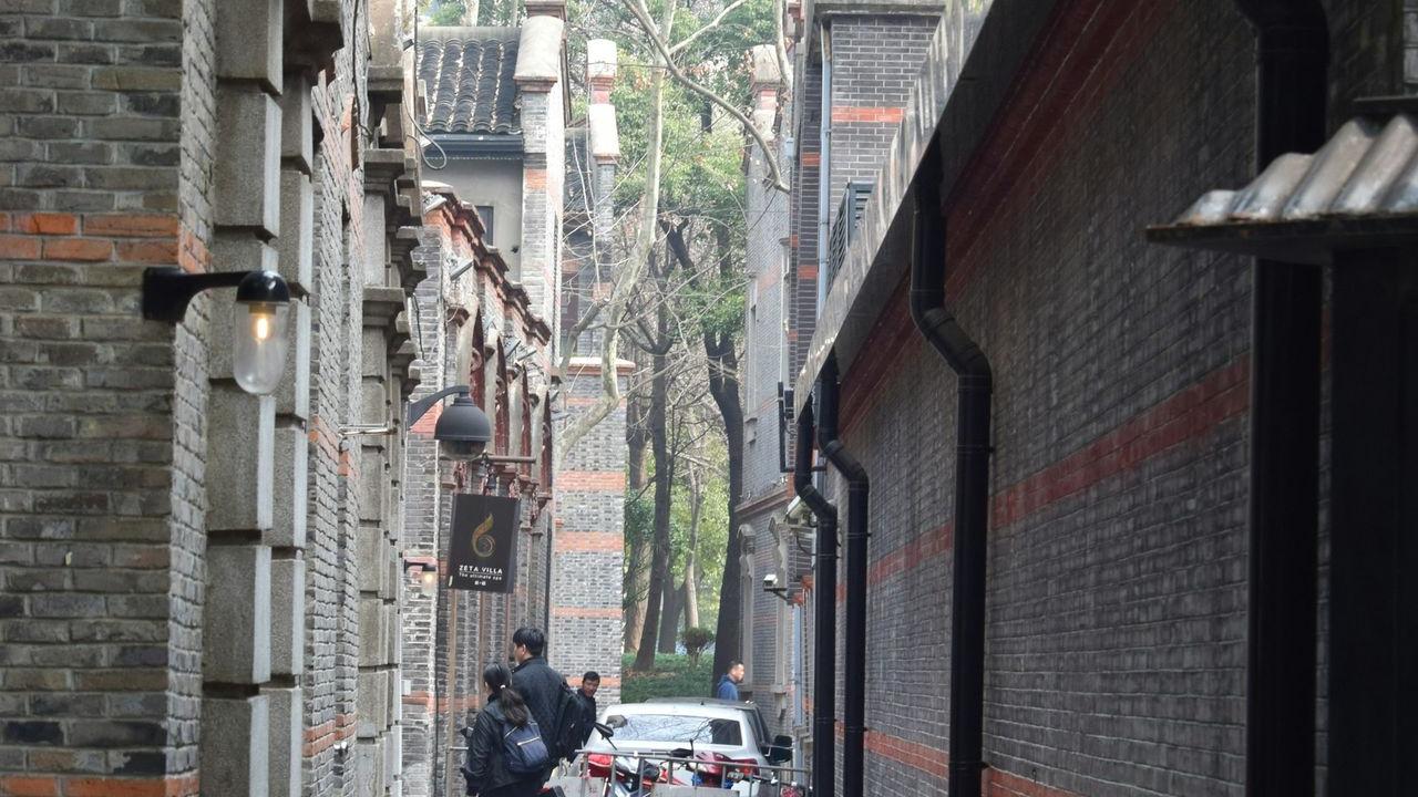 alley road between storesa